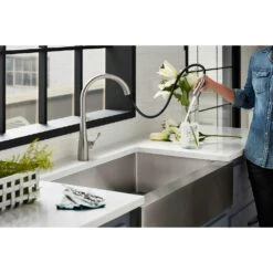 Simplice Single-Handle Pull-Down Sprayer Kitchen Faucet With DockNetik And Sweep Spray In Vibrant Stainless -Alliee Bath And Faucet Shop 2f57242bfae462b45a0b31bdf9381005 1800x1800