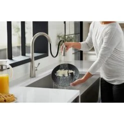 Simplice Single-Handle Pull-Down Sprayer Kitchen Faucet With DockNetik And Sweep Spray In Vibrant Stainless -Alliee Bath And Faucet Shop 4f4570549d12fc8b6dd9408cbc8c8127 1800x1800