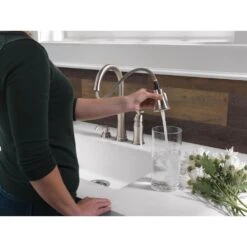 Lakeview Single-Handle Pull-Down Sprayer Kitchen Faucet With Soap Dispenser In Stainless -Alliee Bath And Faucet Shop 4f462e1d3e7738da6541d41b9be42861 1800x1800