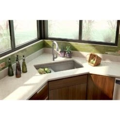 Sensate Single-Handle Touchless Pull Down Sprayer Kitchen Faucet In Vibrant Stainless With DockNetik And Sweep Spray -Alliee Bath And Faucet Shop 83479261bca407c005d07e9565a1b904 1800x1800