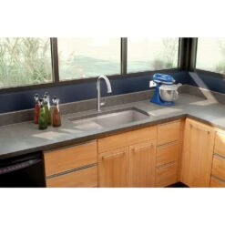 Sensate Single-Handle Touchless Pull Down Sprayer Kitchen Faucet In Vibrant Stainless With DockNetik And Sweep Spray -Alliee Bath And Faucet Shop cba920e92ad325e8c4f2f43e4d552a2a 1800x1800